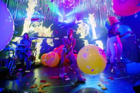 Miley Cyrus/Flaming Lips άρχισαν περιοδεία