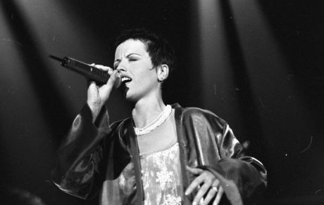 Η φωνή της Dolores O'Riordan ήταν παντού, και ας μη το καταλαβαίναμε