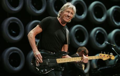 Ο Roger Waters συγκρίνει τον  Donald Trump με τον Saddam Hussein 