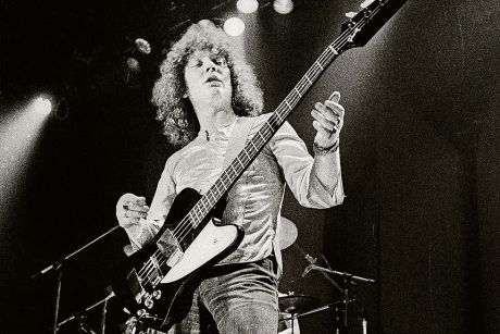 Sweet - The Ballroom Blitz, αρχίζει με τη φράση Are you ready Steve