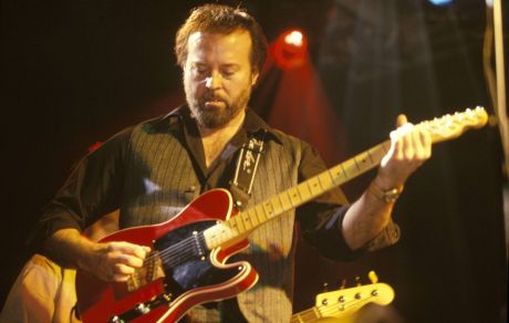 Paul McCartney, Led Zeppelin, Eric Clapton, υπέγραψαν κιθάρα για να συγκεντρώσουν χρήματα για κιθαρίστα