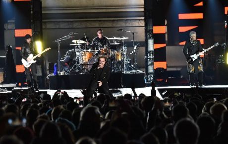 Οι U2 στην πλατεία Trafalgar