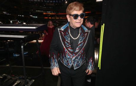 O Elton John έφυγε από την σκηνή στο Λας Βέγκας λέγοντας σε οπαδό του να πάει να γαμ...