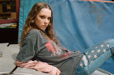 Η Holly Humberstone κέρδισε το Βρετανικό βραβείο για το ανερχόμενο αστέρι του 2021
