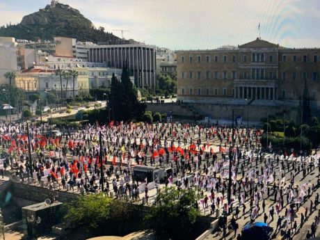 Η συγκέντρωση του ΚΚΕ για την Πρωτομαγιά στο Σύνταγμα, σε συνθήκες κορωνοϊού