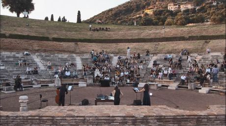 Για δωδέκατη εβδομάδα, το ψηφιακό κανάλι του Ιδρύματος Ωνάση στο YouTube παρουσιάζει αρχειακές και νέες παραγωγές 