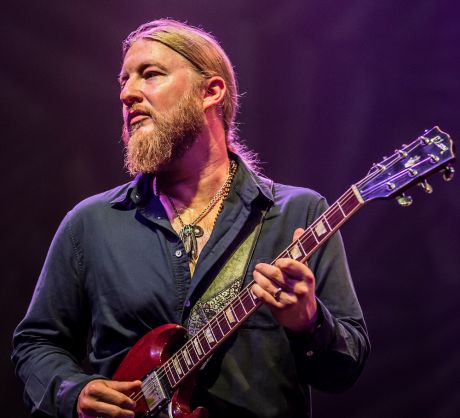 O Derek Trucks διασκευάζει Derek And The Dominos με τους Tedeschi Trucks Band