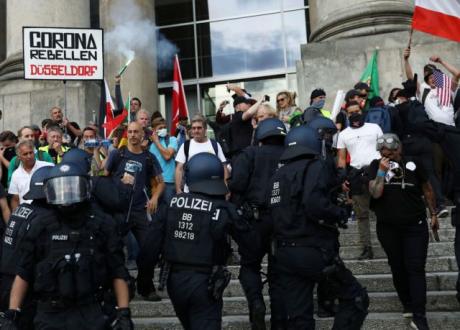Διαδηλώσεις στην Ευρώπη «Ο κοροναϊός είναι ένα μεγάλο ψέμα»