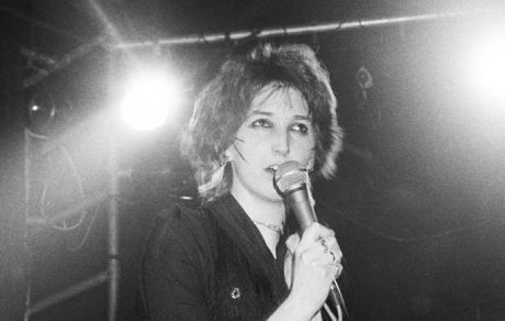 Πέθανε η Julz Sale, τραγουδίστρια των Delta 5