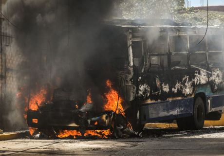  Βουλγαρία: 45 νεκροί - ανάμεσά τους 12 παιδιά- από φωτιά σε λεωφορείο 