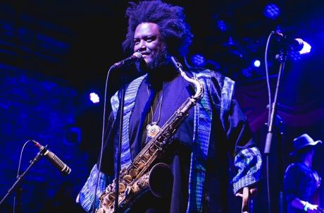 Ο σαξοφωνίστας και συνθέτης Kamasi Washington έρχεται τον Ιούλιο στη Αθήνα...