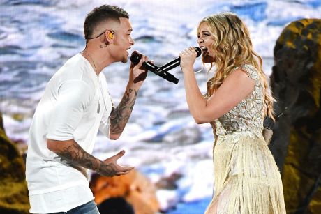 What Ifs-Kane Brown featuring Lauren Alaina