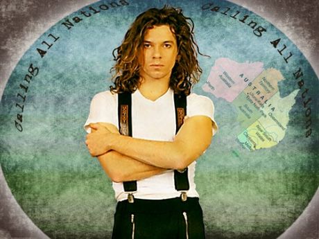 Ο Αυστραλός frontman των INXS, Michael Kelland - ένας από τους πιο εκφραστικούς ερμηνευτές της γενιάς του