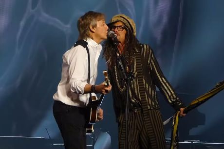Paul McCartney, Steven Tyler τραγουδούν Beatles στο Λας Βέγκας
