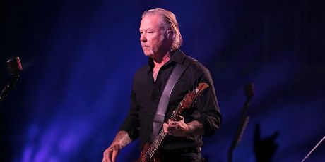 Metallica, ματαίωσαν την περιοδεία τους ο James Hetfield σε κλινική για απεξάρτηση από το αλκοόλ