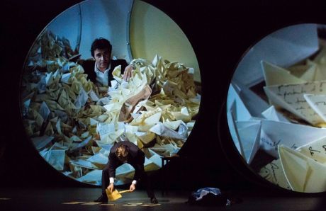 «Δεν ήμουν φτιαγμένος για την πραγματικότητα, η ζωή όμως ήρθε και με βρήκε.»  Φερνάντο Πεσόα - Το Βιβλίο της Ανησυχίας στη Στέγη