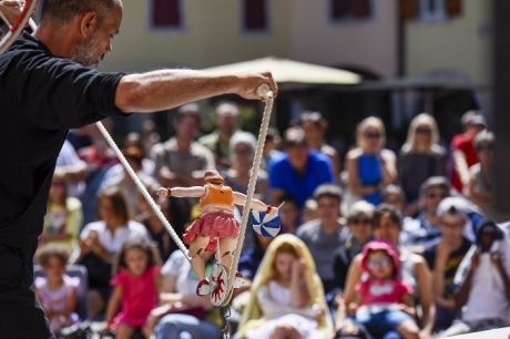 Από τη Σύρο έως την Καβάλα και από τη Λέσβο έως την Αρχαία Ολυμπία - Η Στέγη στα Φεστιβάλ της Ελλάδας