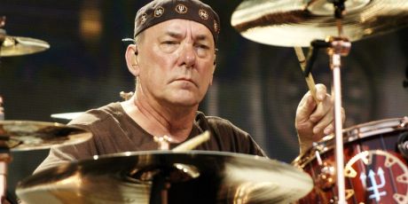 Απλά δεν είμαι χαρούμενος... πέθανε και ο Neil Peart των Rush....