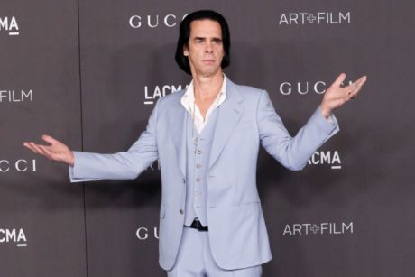 O Nick Cave απαντά αν του αρέσει ο Kanye West και αν φοβάται ότι θα χάσει φίλους με τον ήχο του νέου του άλμπουμ