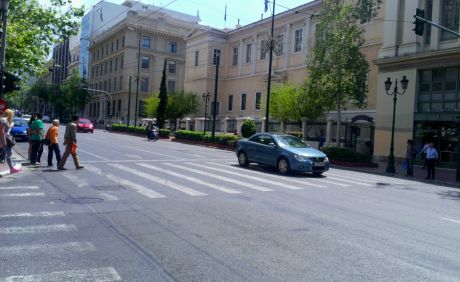 Το πρόβλημα τού κέντρου είναι η ερήμωση, η Σταδίου είναι φάντασμα, η Πανεπιστημίου ζόμπι 