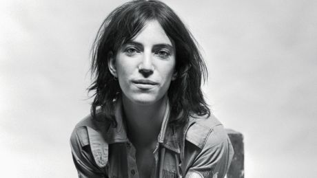 H Patti Smith τραγουδά με χορωδία 250 ατόμων το People Have The Power