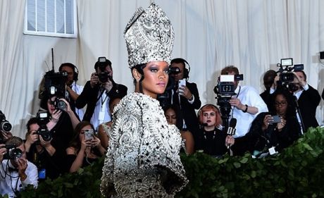 Rihanna, Cardi B, Lana Del Rey, SZA και άλλοι στο Met Gala 2018