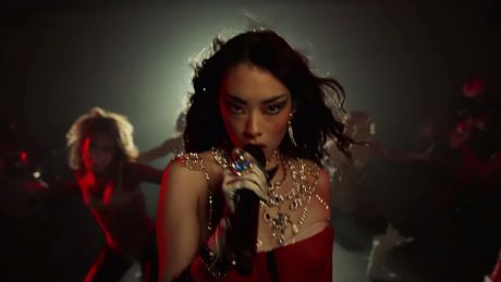 H Rina Sawayama στον Jimmy Fallon