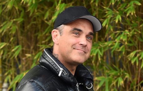 Robbie Williams: "Έχω μια ασθένεια που θέλει να με σκοτώσει και είναι στο μυαλό μου"