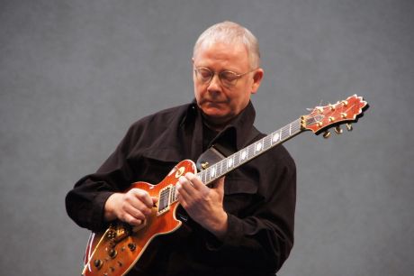 Robert Fripp των King Crimson κάθε Παρασκευή με την ενότητα “Music for Quiet Moments”