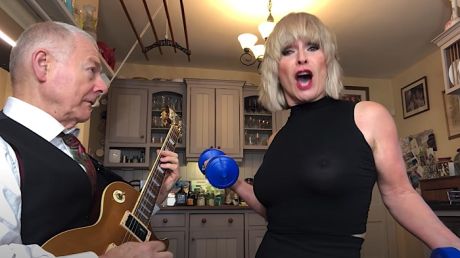 Robert Fripp με Toyah τραγουδούν Guns N’ Roses και “Welcome to the Jungle”