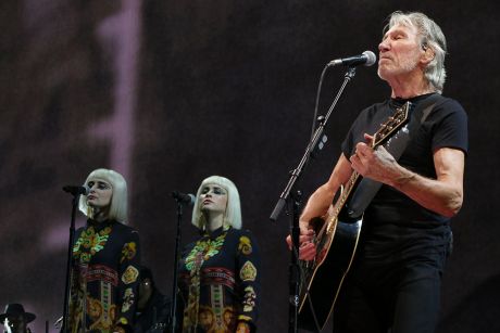 "Hello in There"-Roger Waters τραγουδά John Prine