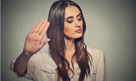 Όχι ρε φίλε δεν είσαι ειλικρινής, αγενής είσαι...