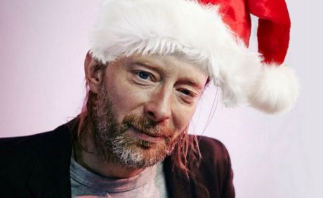 O Thom Yorke τραγουδά το Silent Night μαζί με το Reckoner