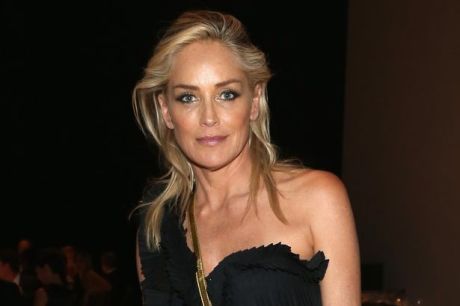 Τι ακούει η Sharon Stone που έγινε 64 ετών