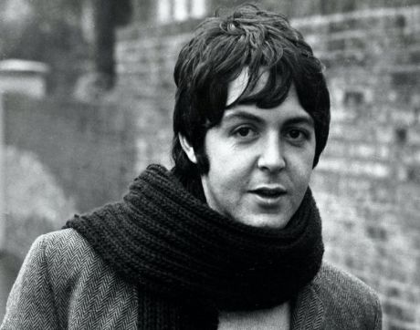 Σε γραμματόσημα ο McCartney και μερικά από τα άλμπουμ του