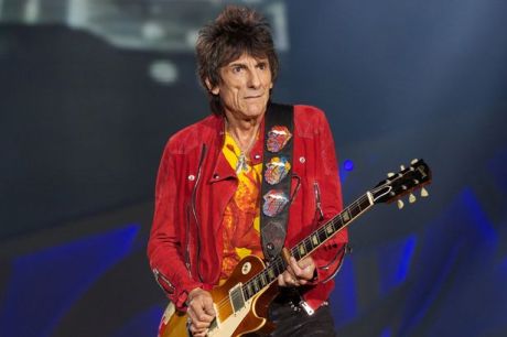 70 ετών ο Ronnie Wood των Rolling Stones...