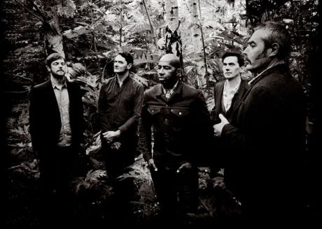 Οι Tindersticks έρχονται στη σκηνή της Στέγης για δύο μοναδικές εμφανίσεις...