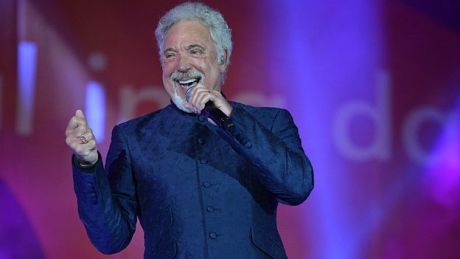 Tom Jones - I'll Never Fall In Love Again σε ηλικία 80 ετών