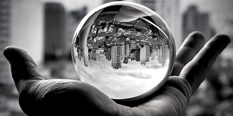 Διαβάζοντας το μέλλον, παίρνουμε δυνάμεις από το παρελθόν 