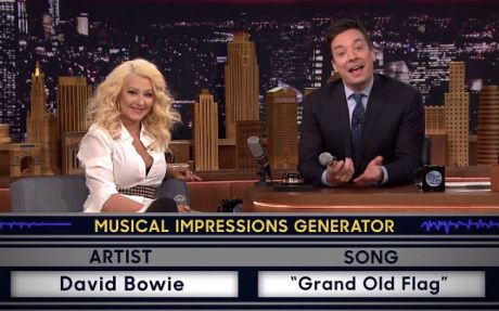 Jimmy Fallon & Christina Aguilera μιμούνται διάφορους καλλιτέχνες.... 