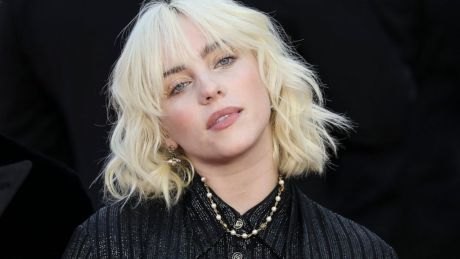 Billie Eilish: Η νέα χρυσοποίκιλτη μούσα της Pop και του James Bond