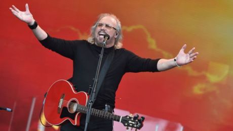Ιππότης ο Barry Gibb των Bee Gees
