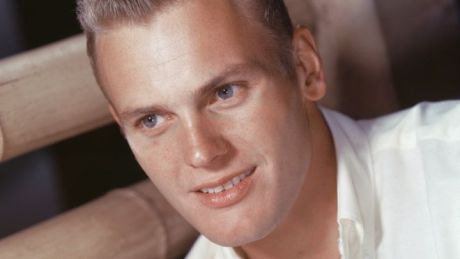 Tab Hunter: είδωλο του Χόλυγουντ που έκρυβε την ομοφυλοφιλία του