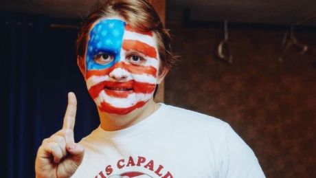 Lewis Capaldi, ο πρώτος σόλο Σκωτσέζος στο Νο 1 της Αμερικής εδώ και 38 χρόνια