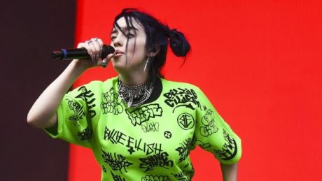 H Billie Eilish θα γίνει η νεότερη που τραγούδησε θέμα ταινίας James Bond
