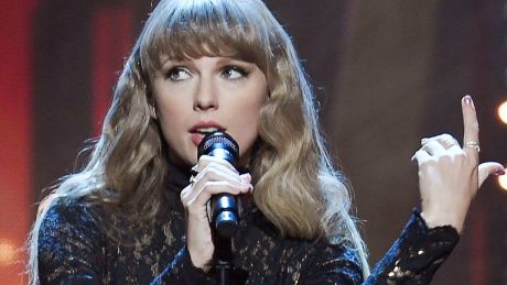 8ο Νο 1 άλμπουμ για την Taylor Swift στην Αγγλία με την νέα έκδοση του Red