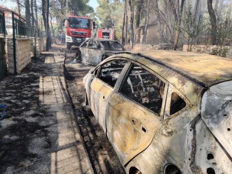 Φωτιά στη Σταμάτα, άρρωστα μυαλά, «Ακούστηκαν γκαζάκια να σκάνε», μιλάνε για  κοινούς εμπρηστές 