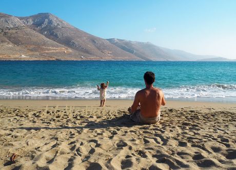 Να  ήμασταν σε κάποια παραλία και να ακούγαμε τραγούδια σαν κι αυτό...
