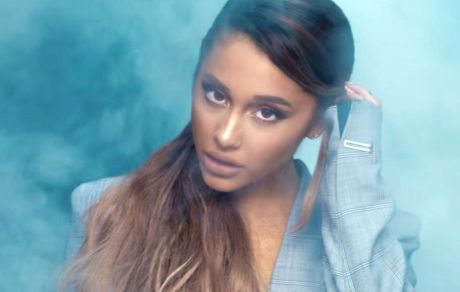 Εσύ που κατηγορείς την Ariana Grande, γιατί το κάνεις; δεν έχει φωνή  ή θα έπρεπε να τραγουδάει ροκ;