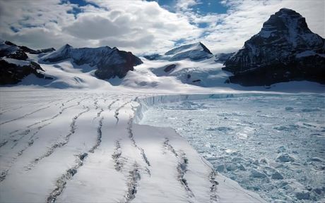 Οι πάγοι της Αρκτικής είναι γεμάτοι μικροπλαστικά